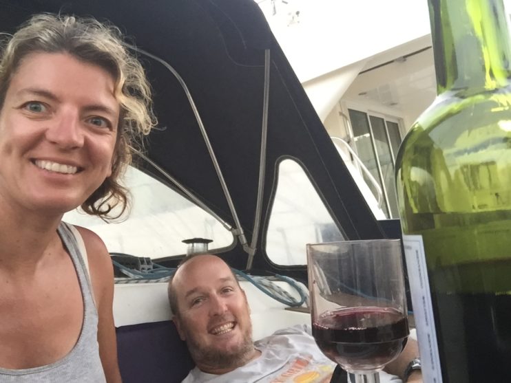 Glas wijn met twee personen