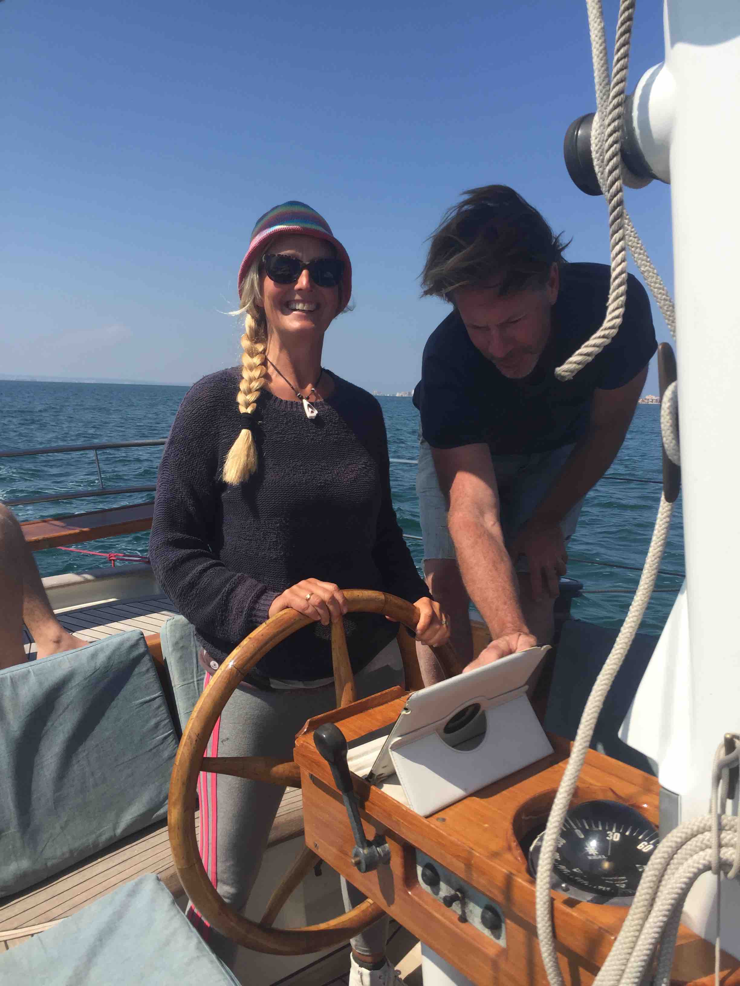 Helena aan het roer